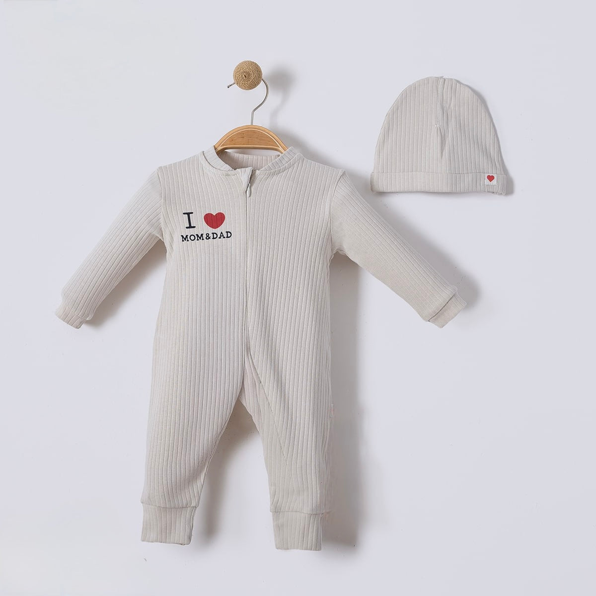 Ribbed baby onesie with I love mom and dad print