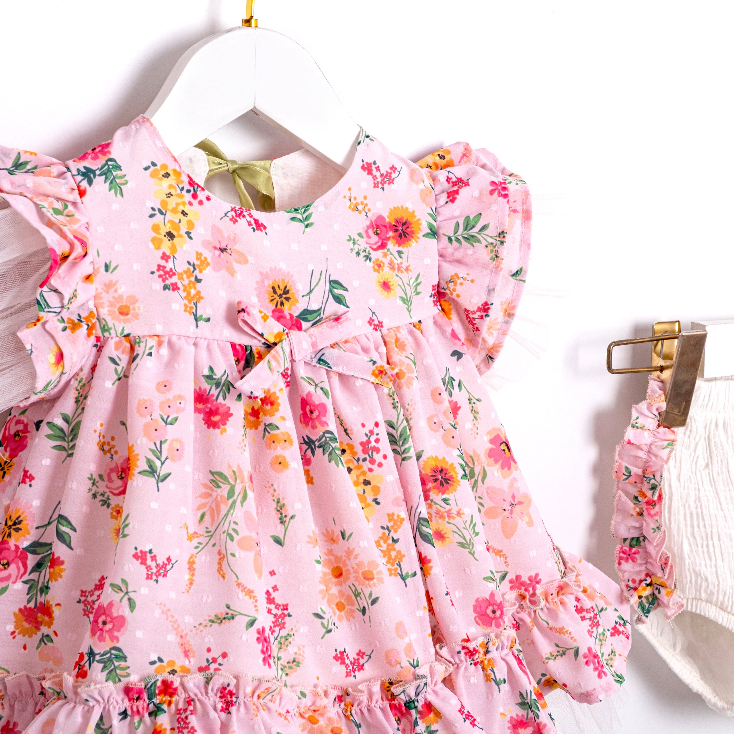 Cute toddler dress set with floral pattern and ruffle hem