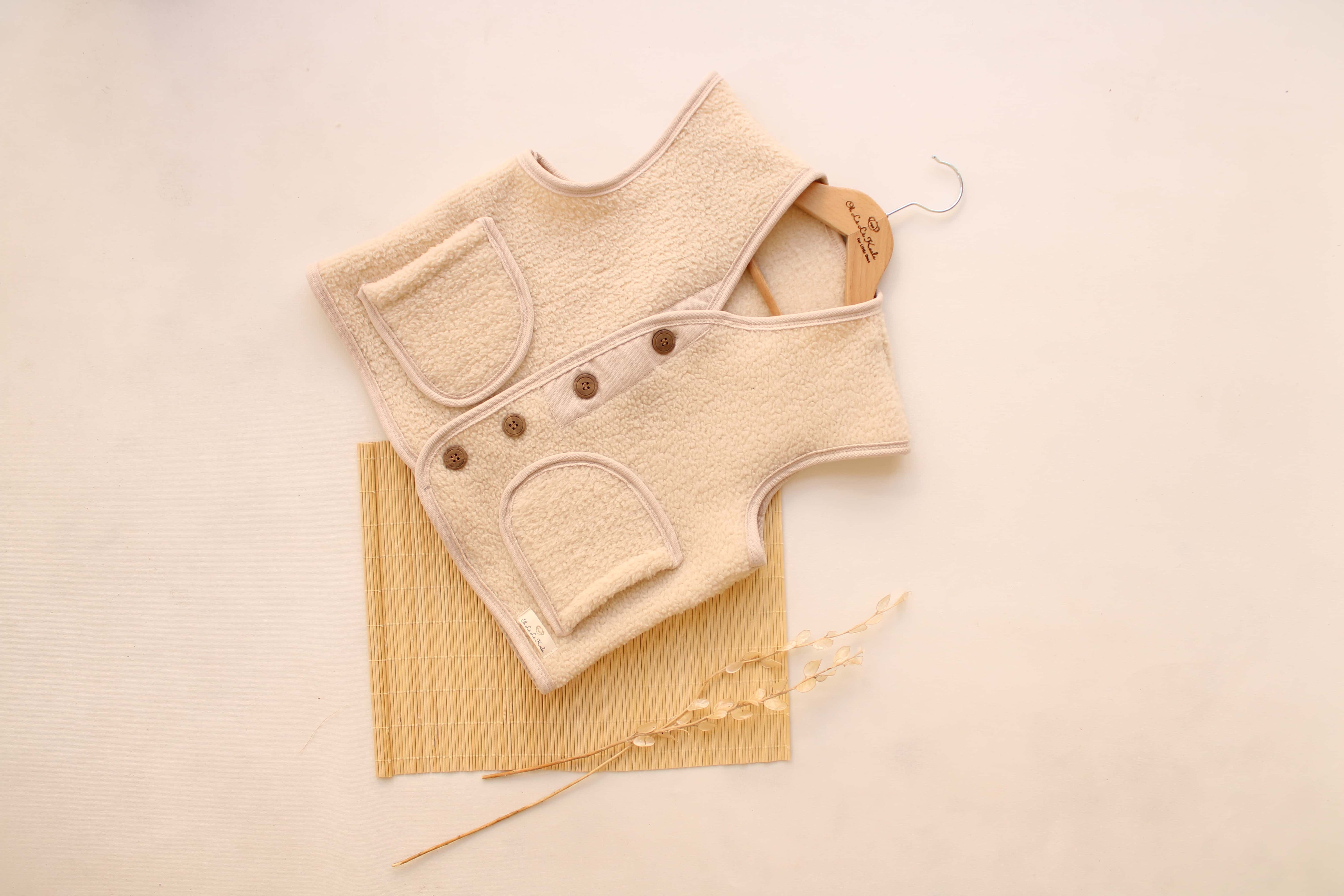 Oversize Cream Vest