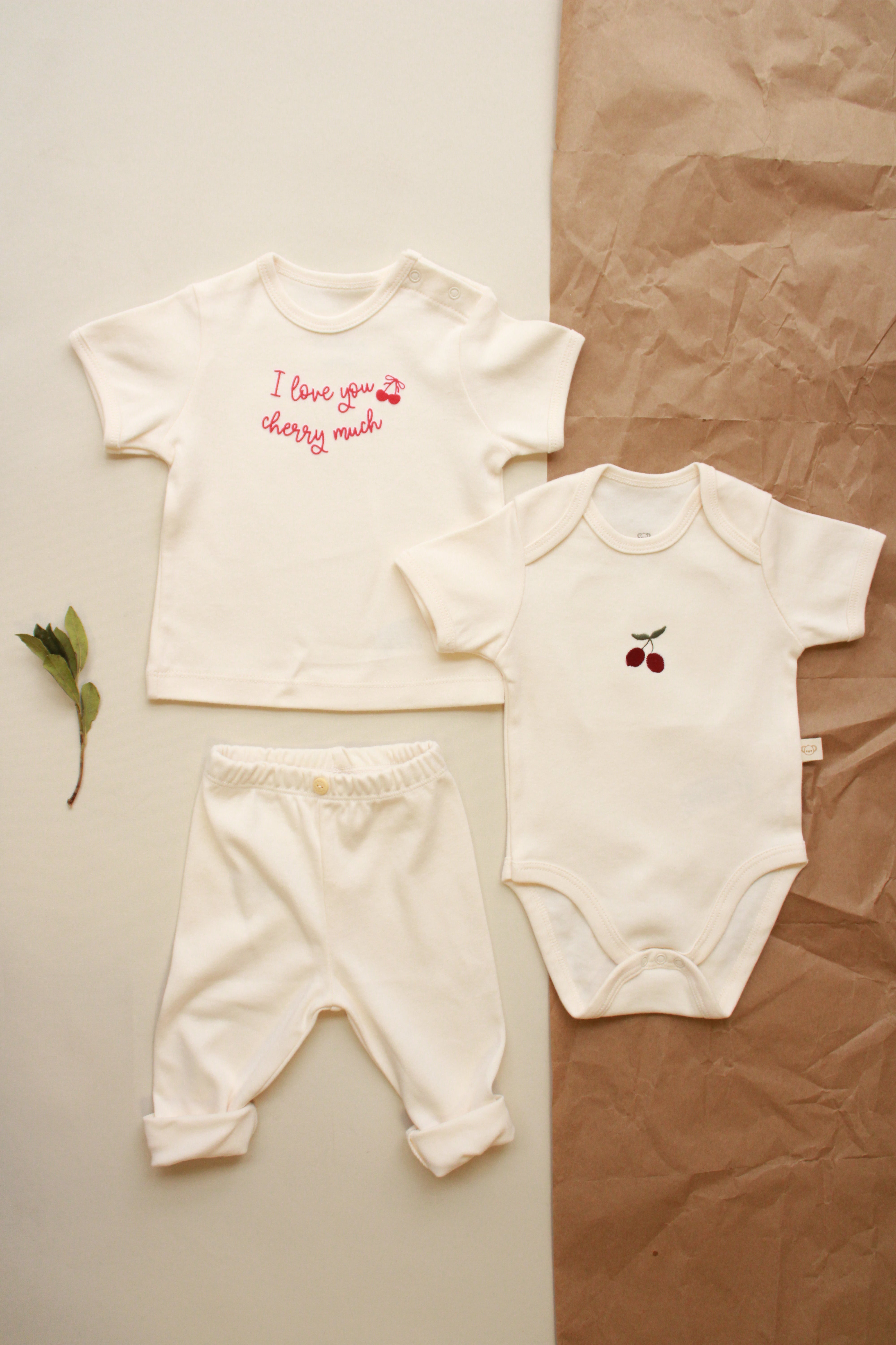 Neutral baby outfit set with pants