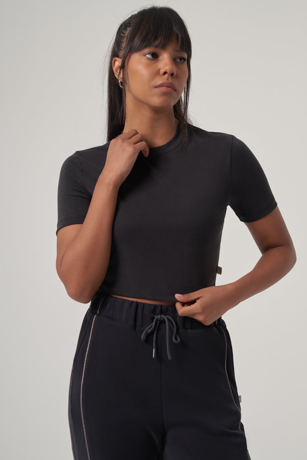Niken Modal Cropped T-Shirt – Black