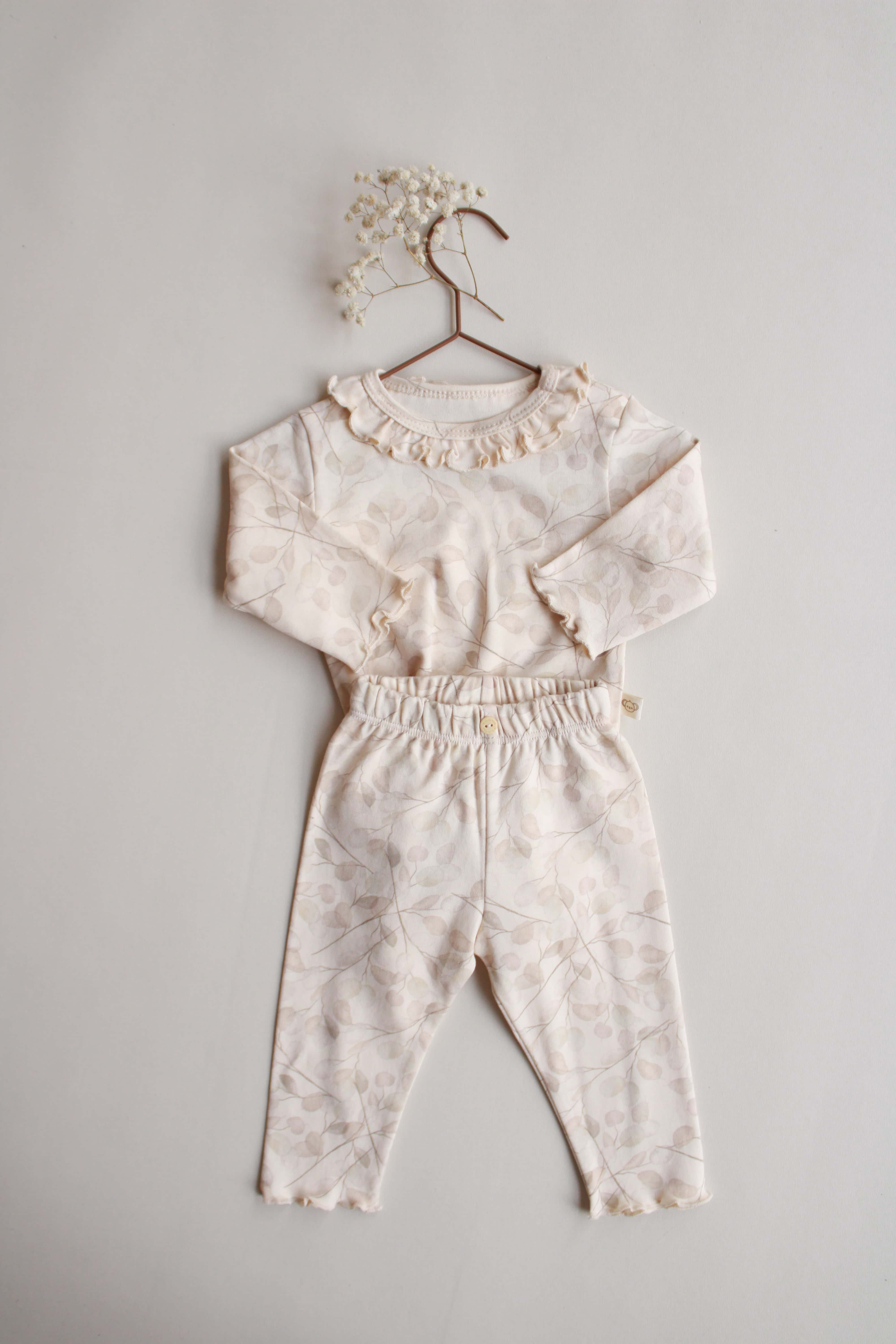 neutral floral baby set with long sleeve bodysuit and pants