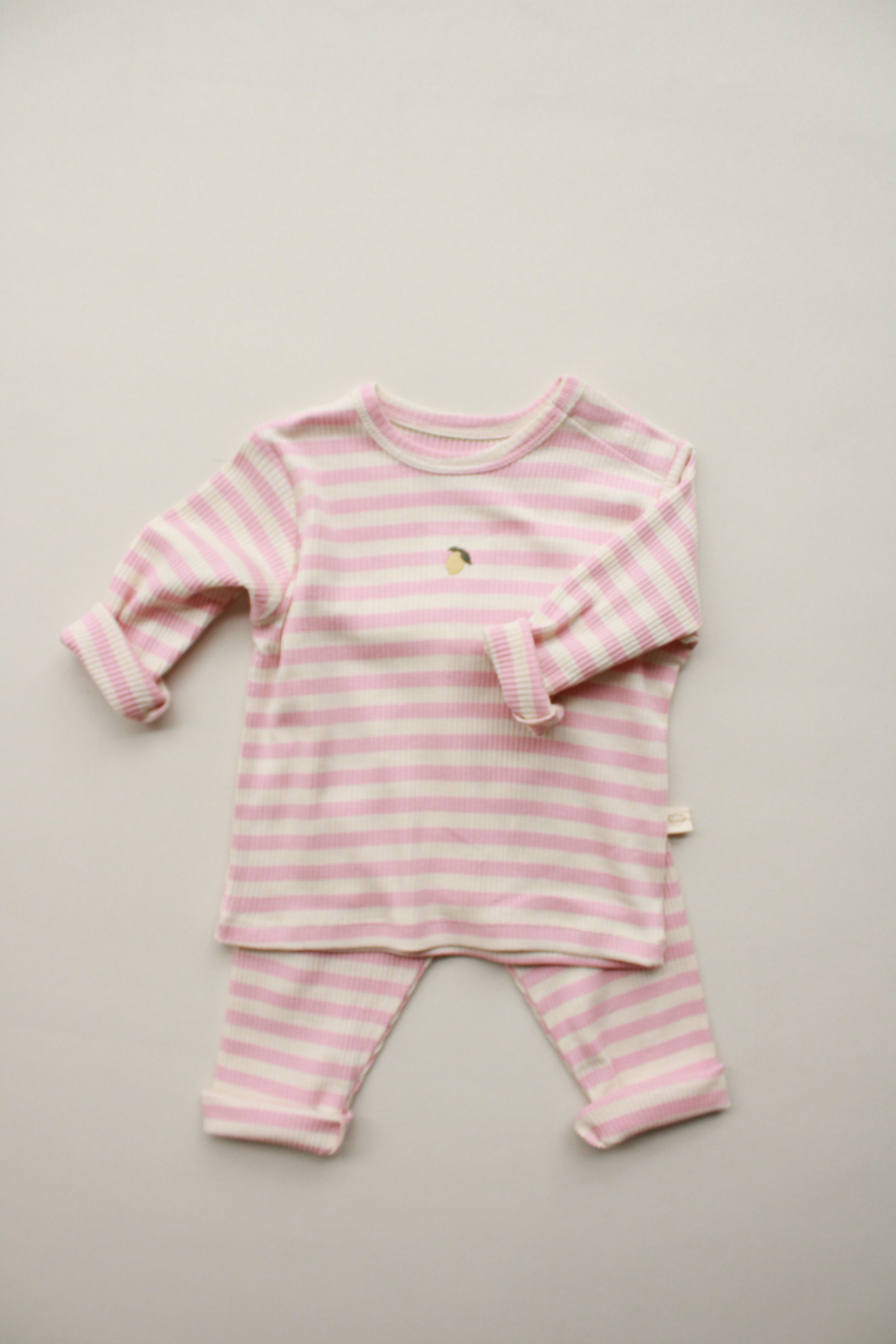 Cotton two-piece baby set with long sleeves and soft pants