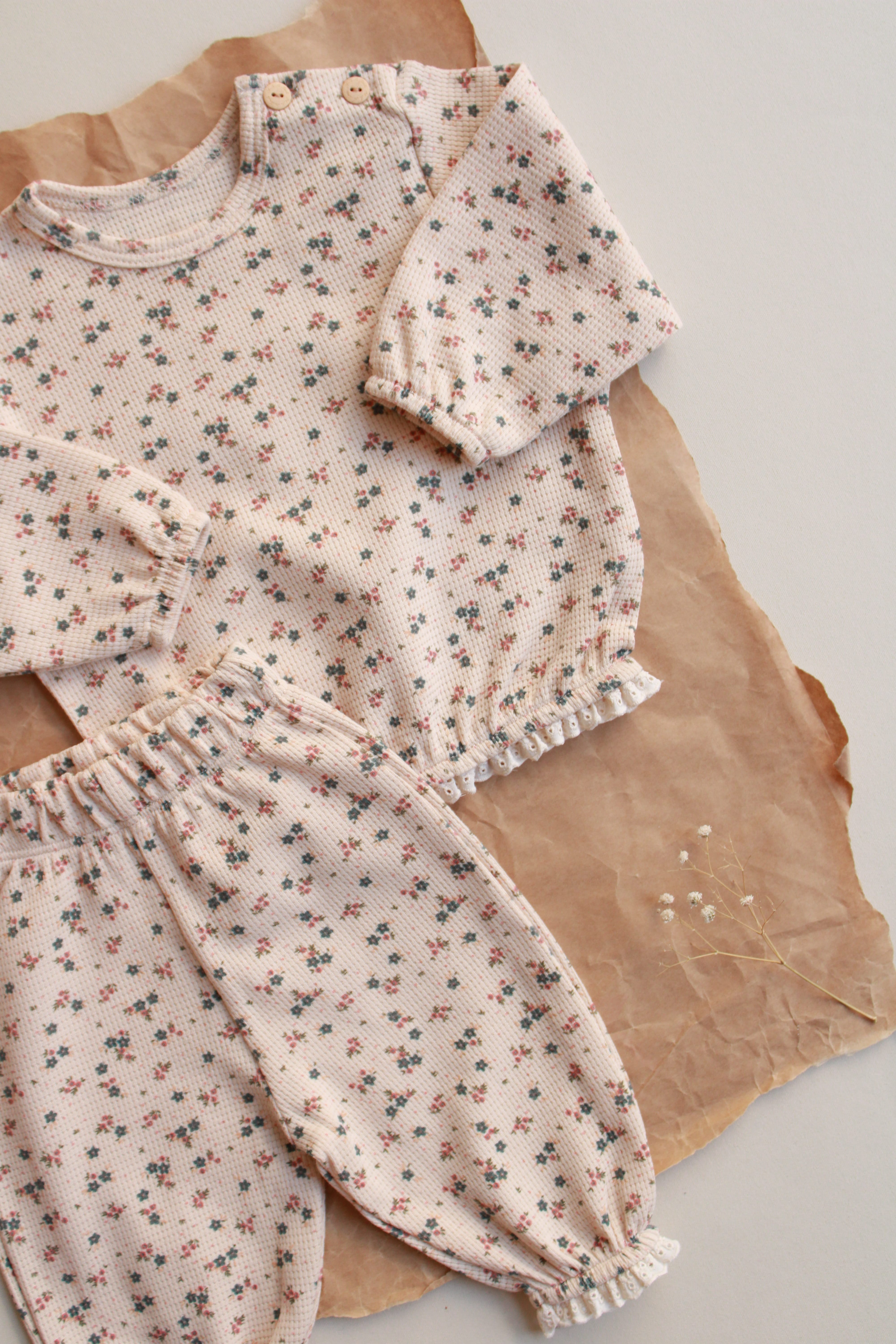 Breathable waffle meadow lounge set, comfortable infant clothing for everyday wear