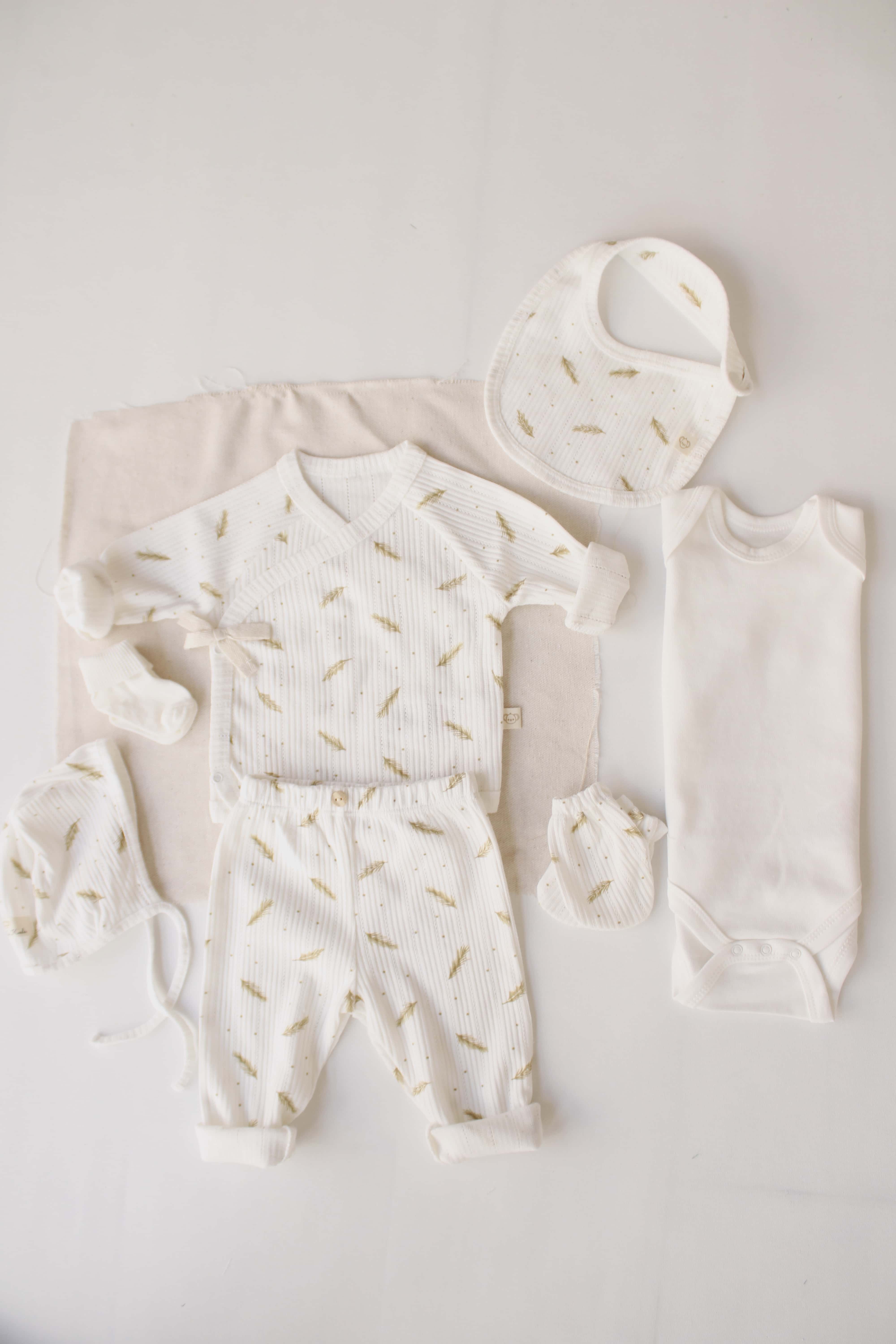 Ribbed Wheat Patterned 7 Piece Newborn Set