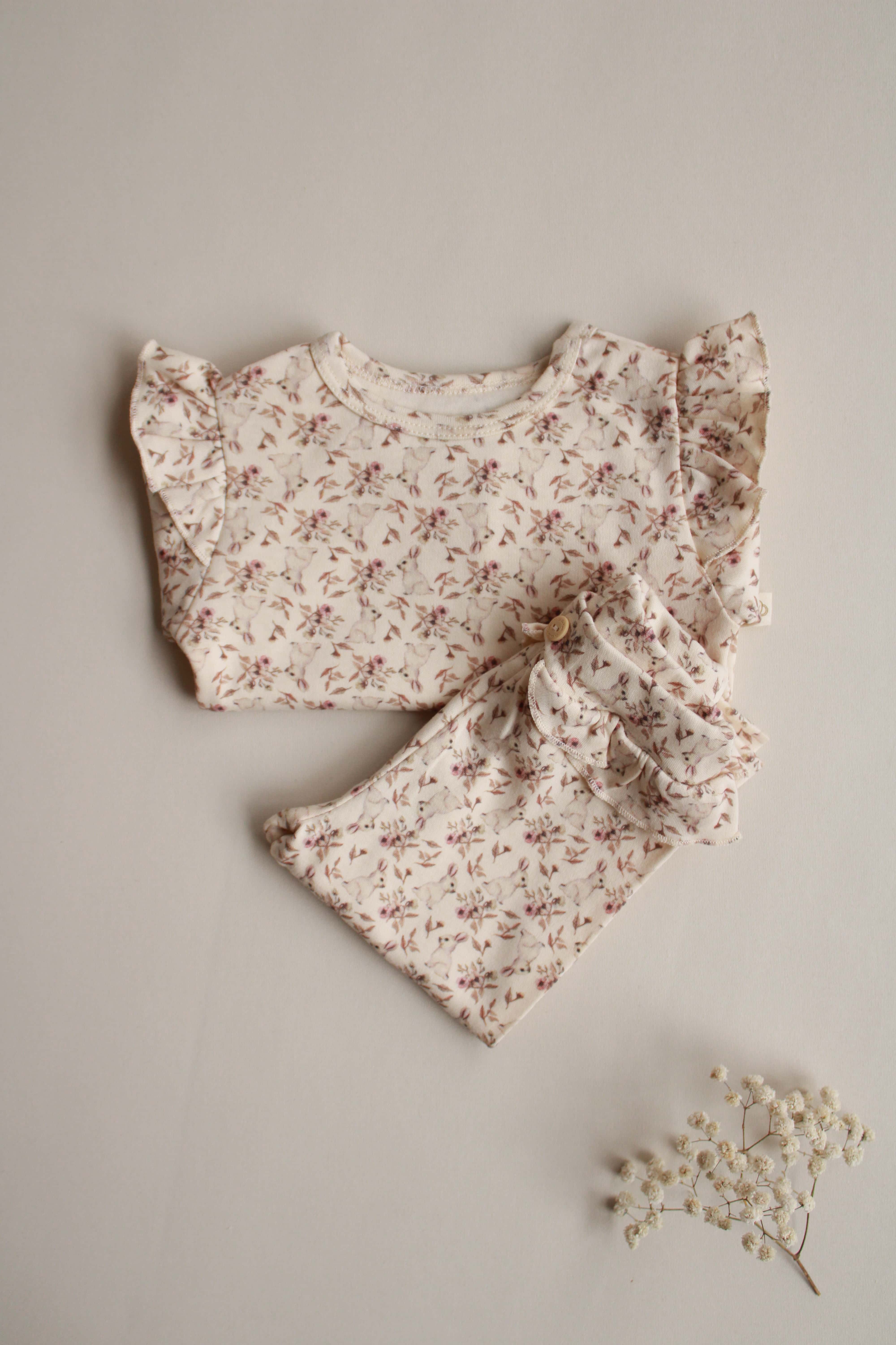 Unisex ruffled bunny baby set, soft organic cotton clothing designed for comfort and daily wear.