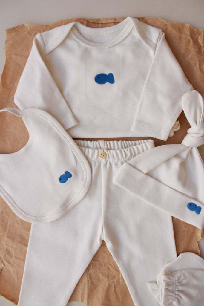 Unisex fish themed 5 piece newborn gift set, organic cotton outfit for baby essentials.