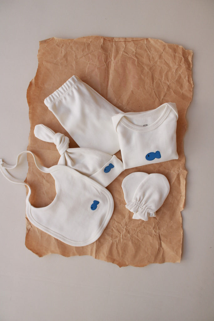 Newborn fish patterned 5 piece baby clothing set, stylish infant outfit for toddlers too.