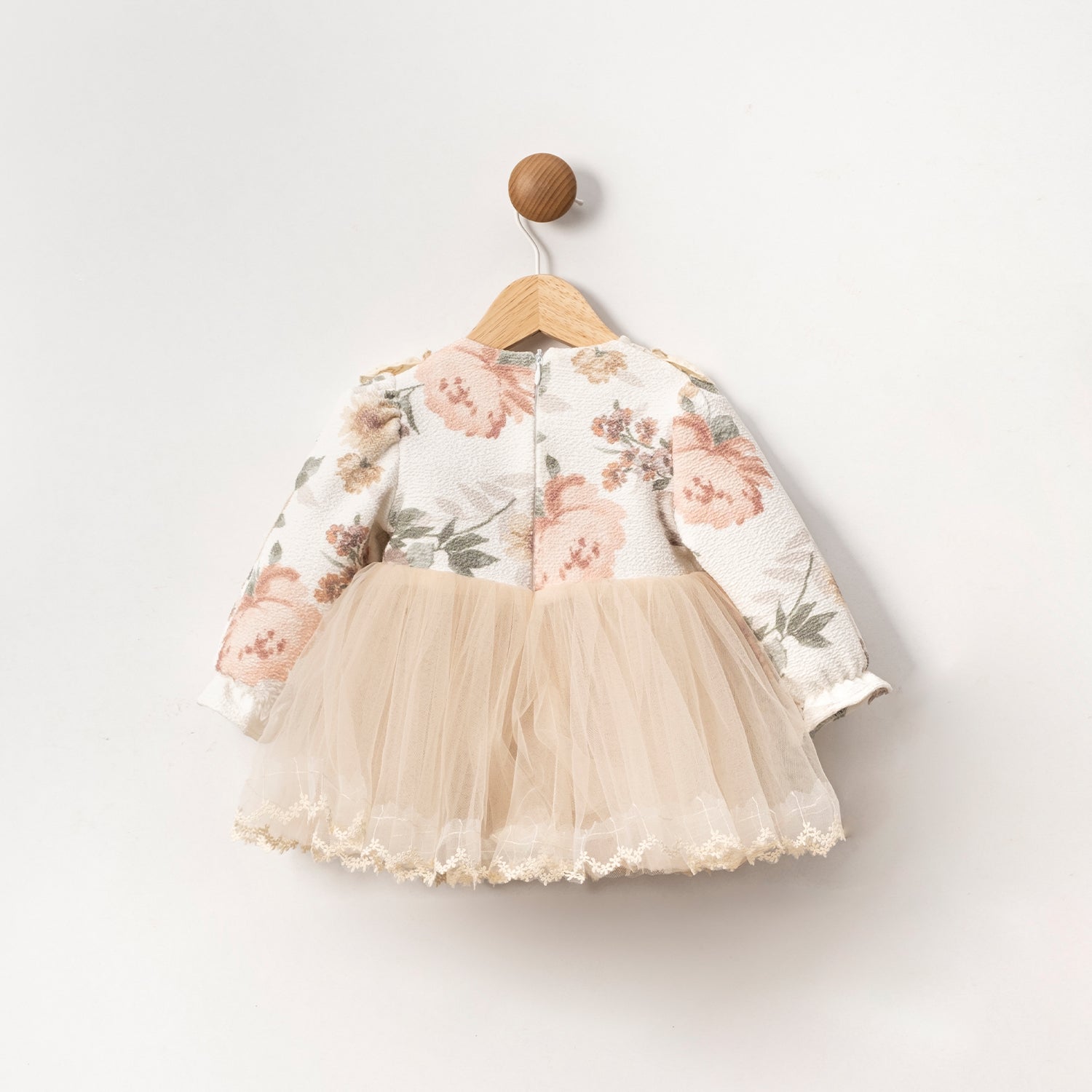 Elegant Gianna baby dress, stylish infant clothing ideal for birthdays, family photos, or gifting.