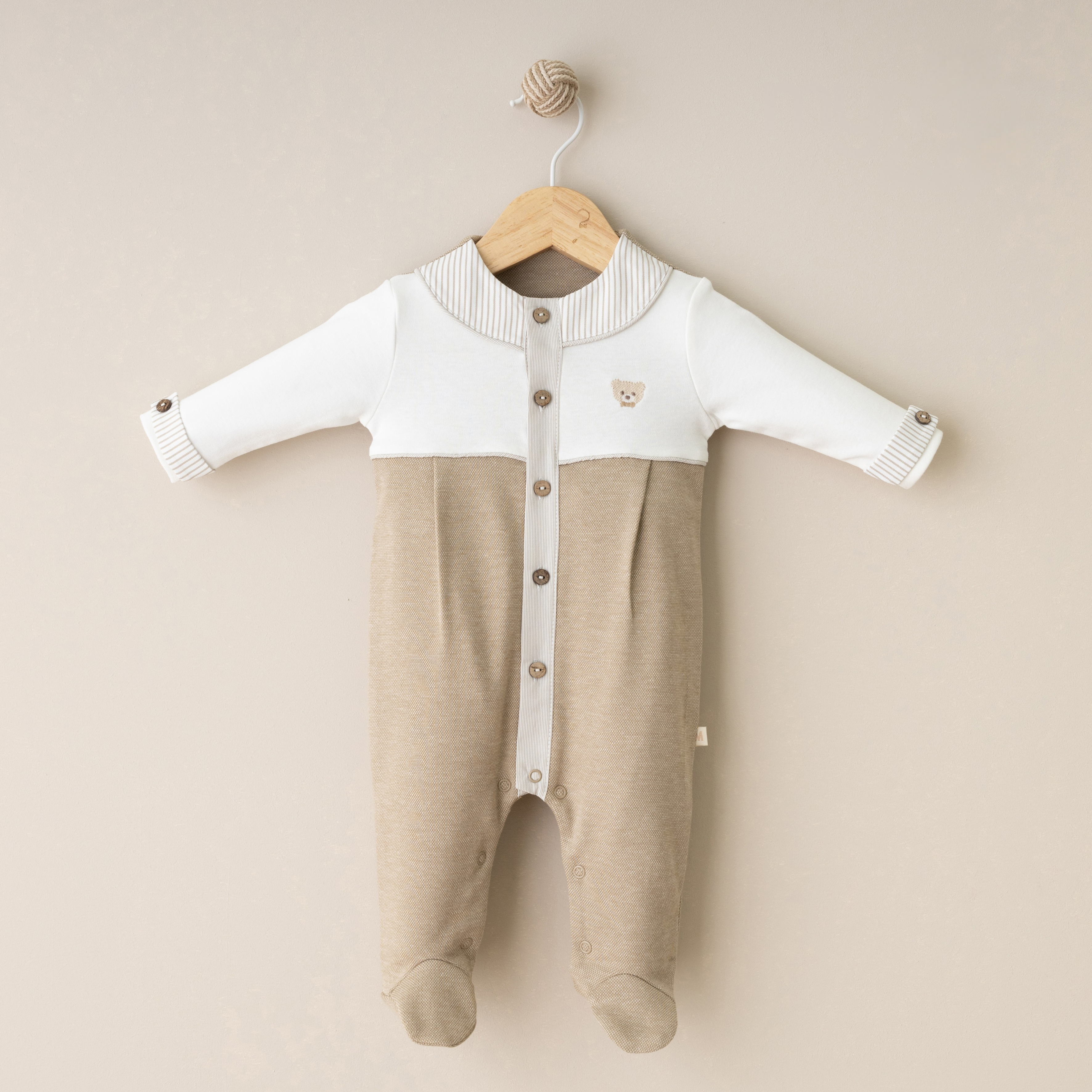 Teddy collar baby romper, cozy cotton outfit designed for newborns and toddler comfort.