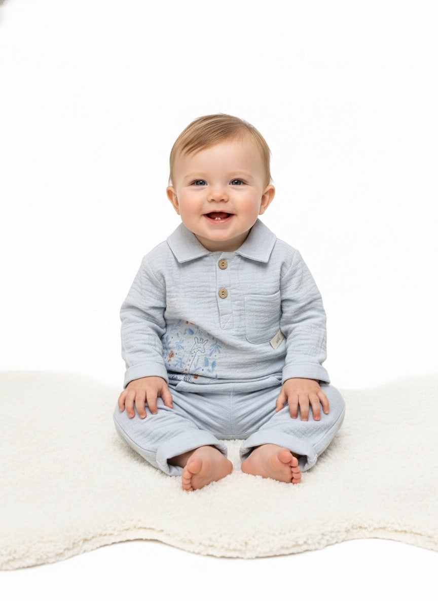 Light blue muslin baby set with giraffe print and collar top