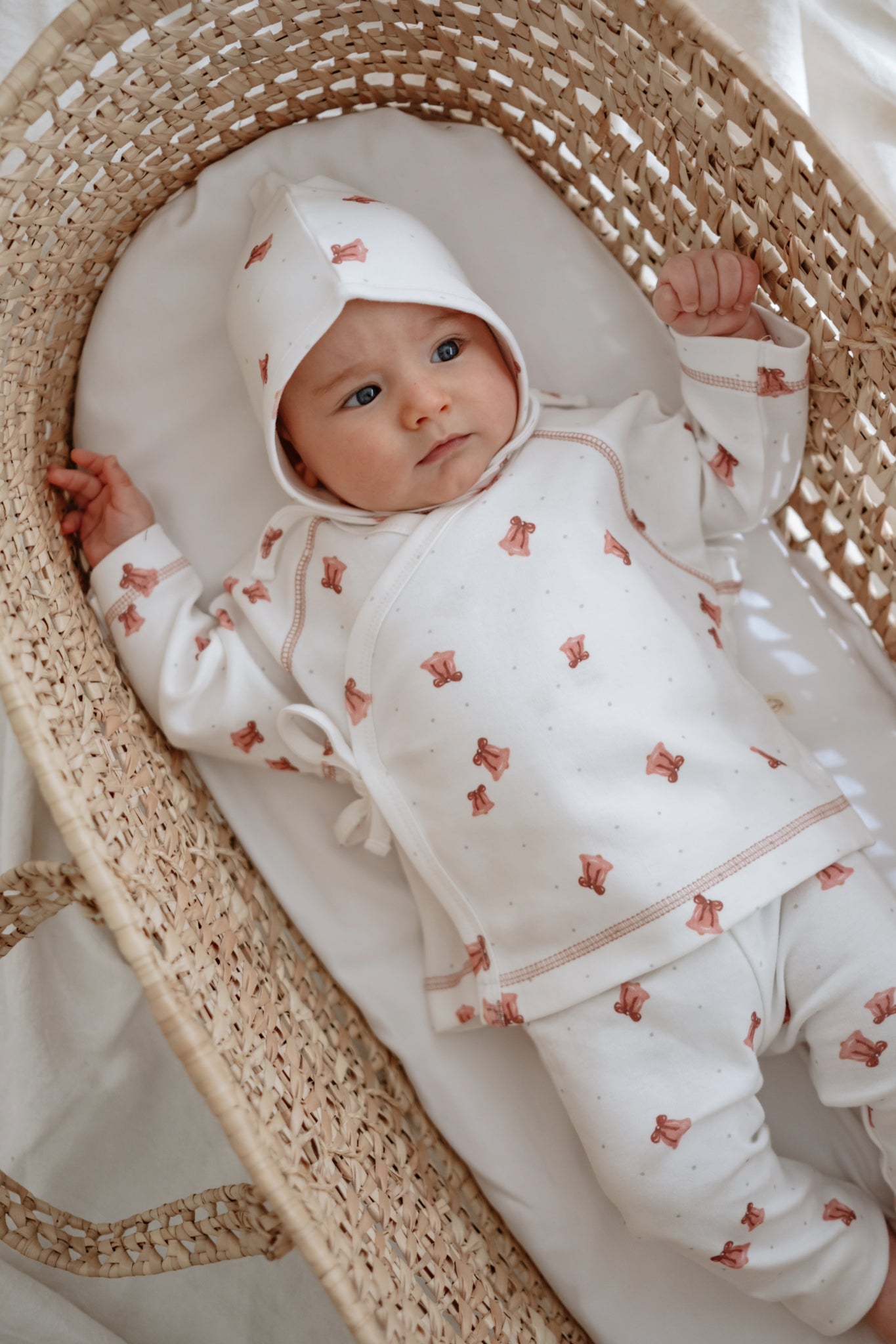 Newborn baby 3 piece outfit with bonnet