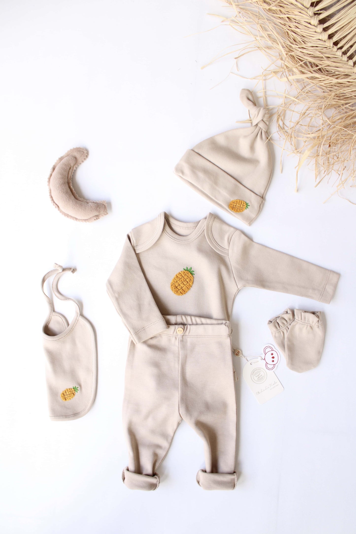 Pineapple Patterned 5 Piece Newborn Set