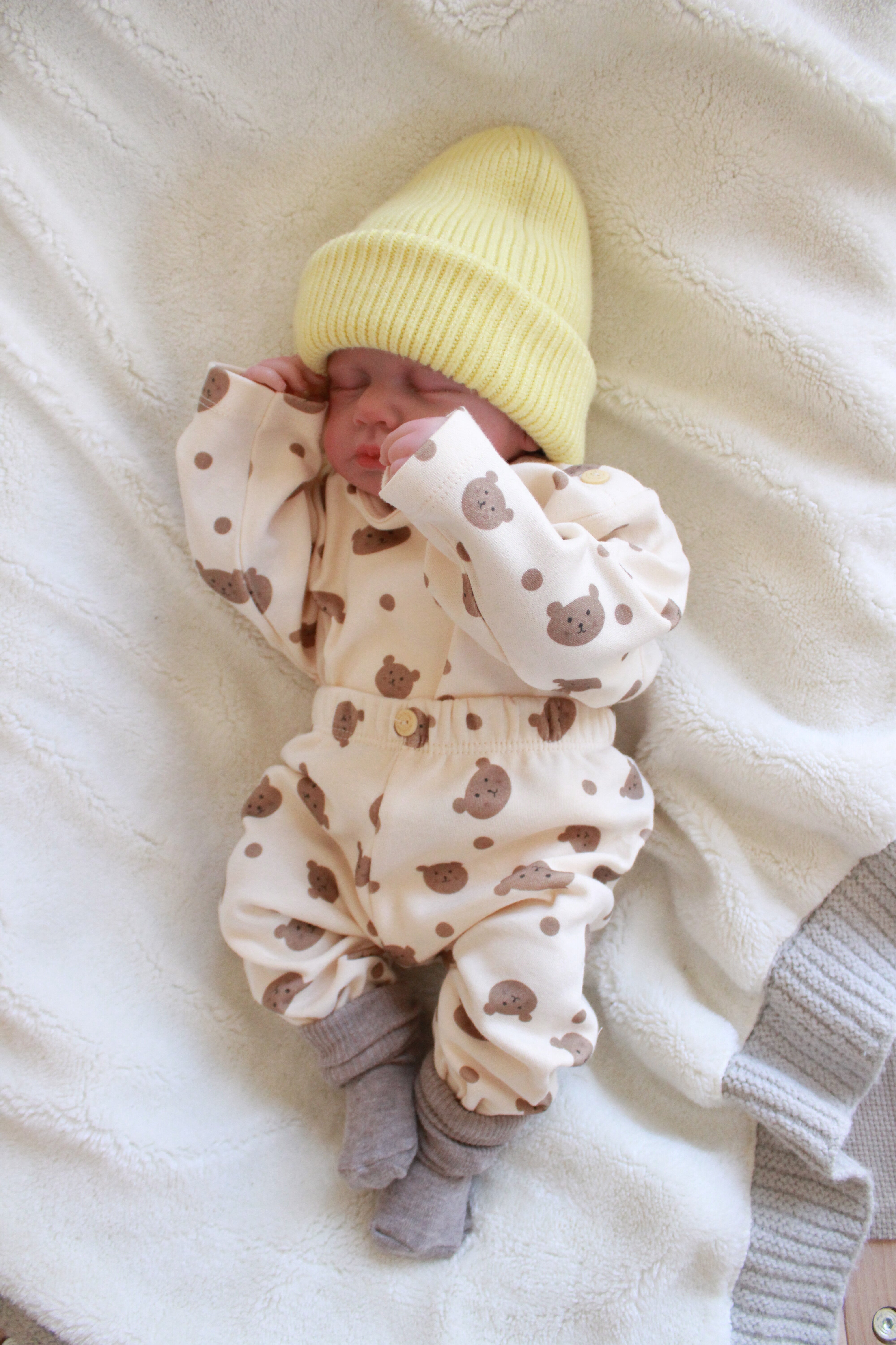 Cozy teddy print baby lounge set with long-sleeve top and elastic pants.