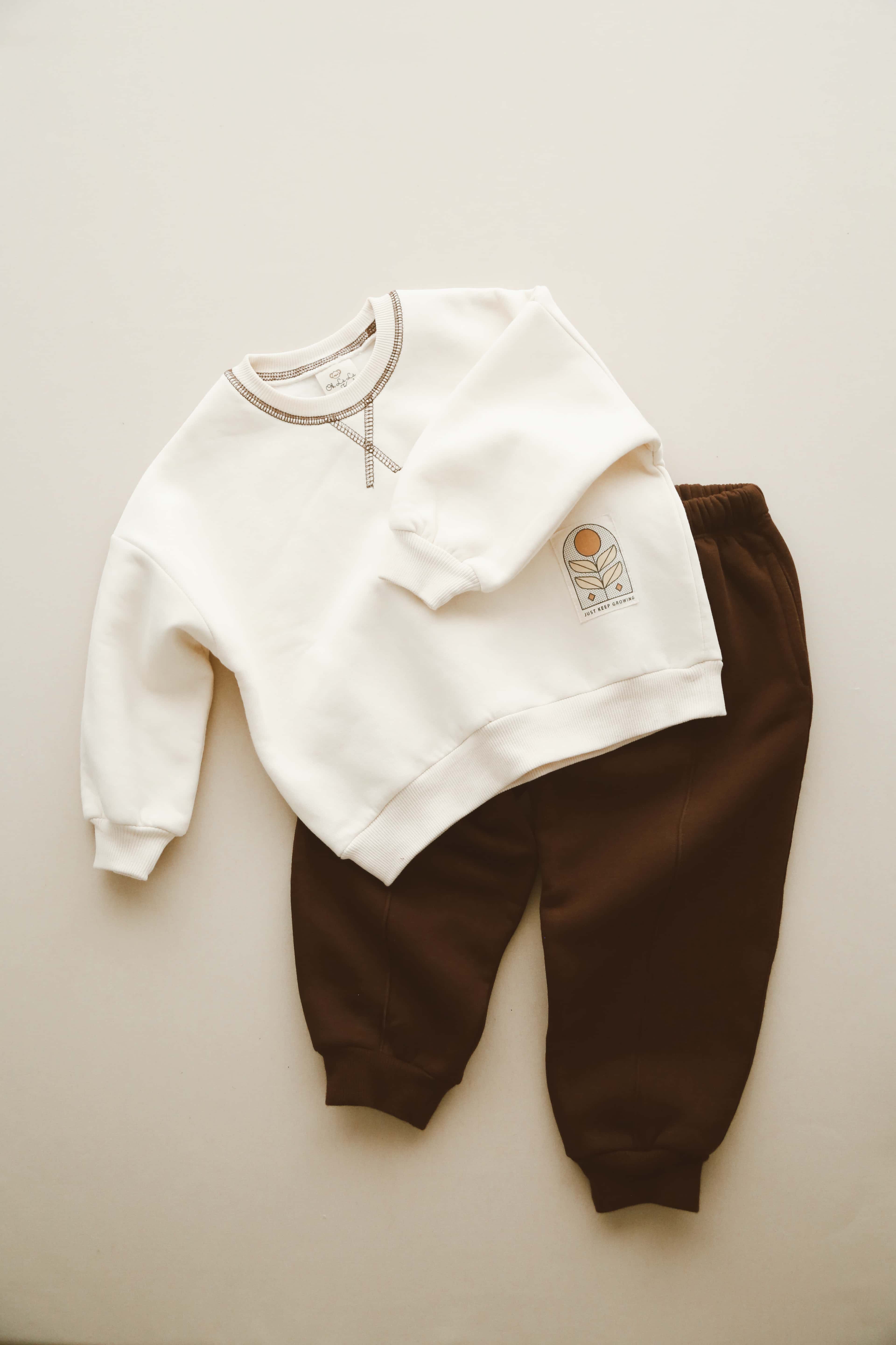 Two-piece cotton baby set with nature patch design