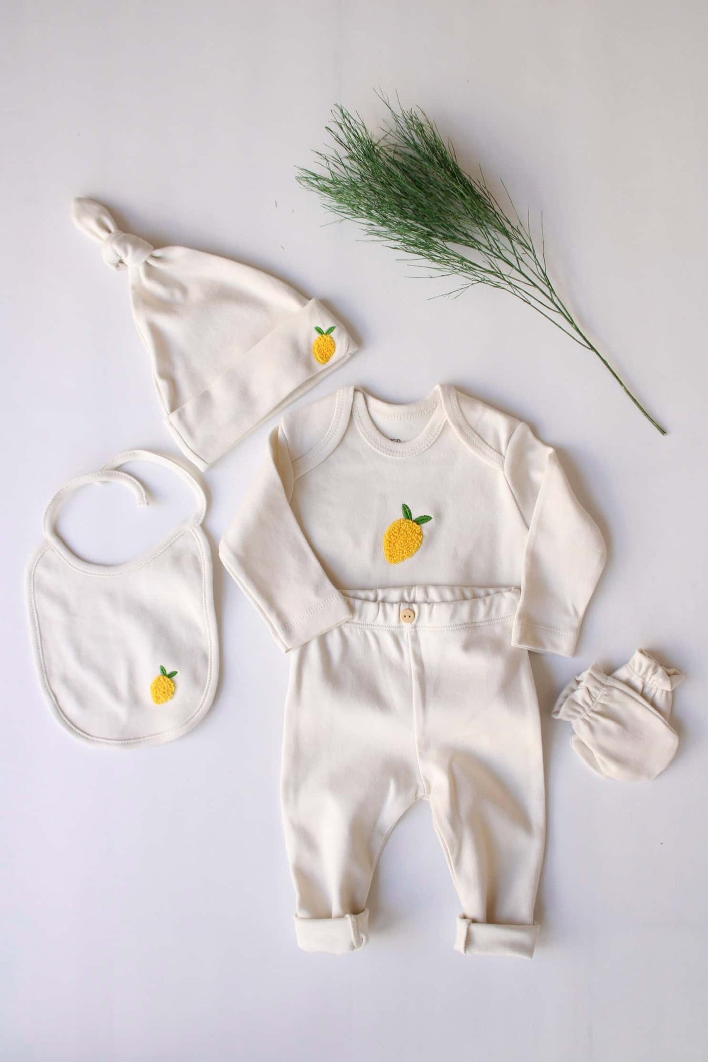 Lemon Patterned 5 Piece Newborn Set