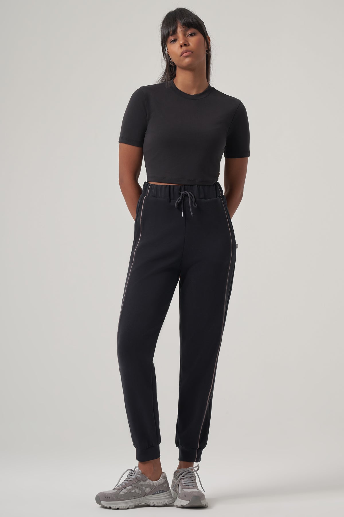 Niken Modal Cropped T-Shirt – Black