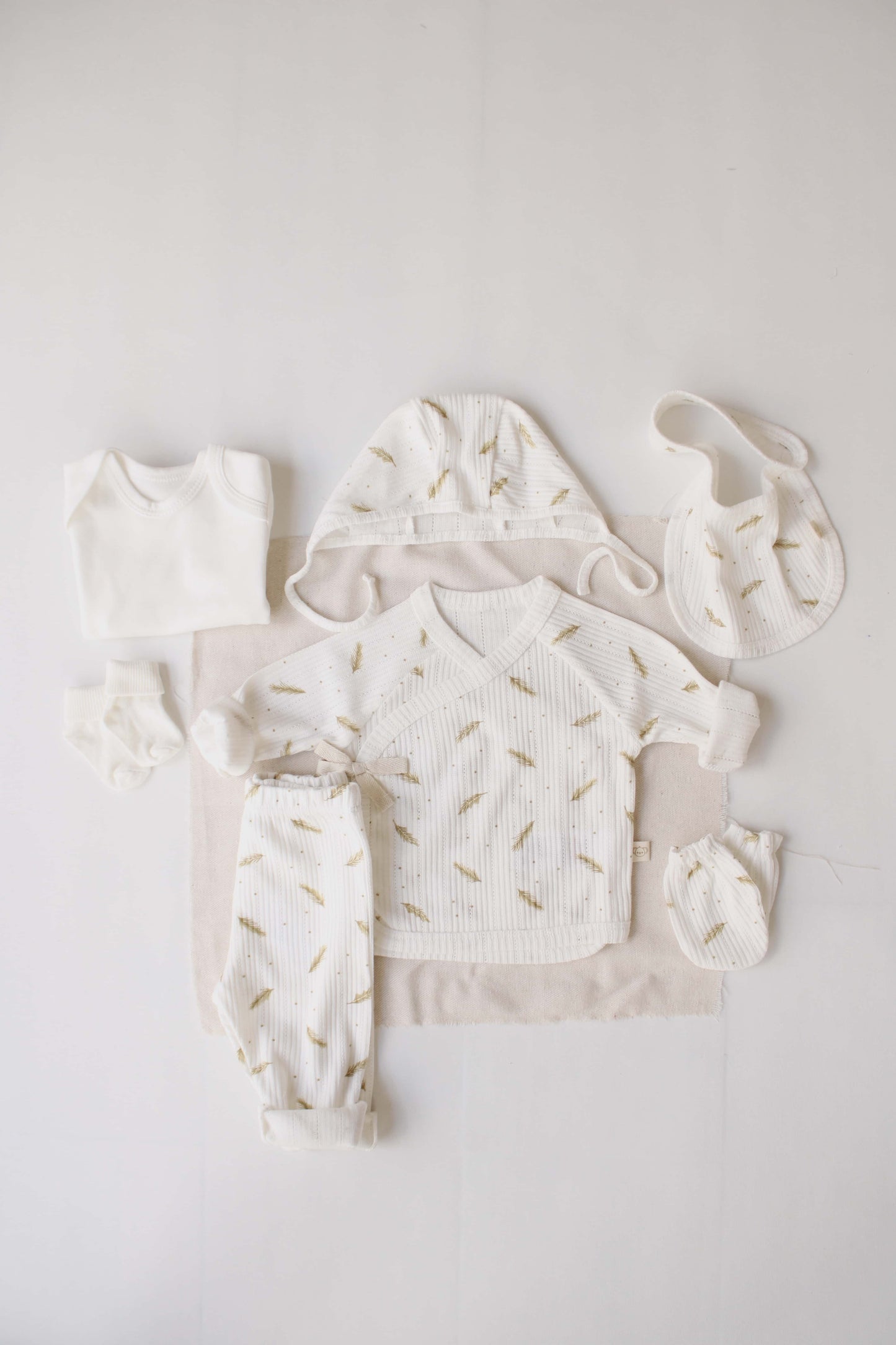 Ribbed Wheat Patterned 7 Piece Newborn Set