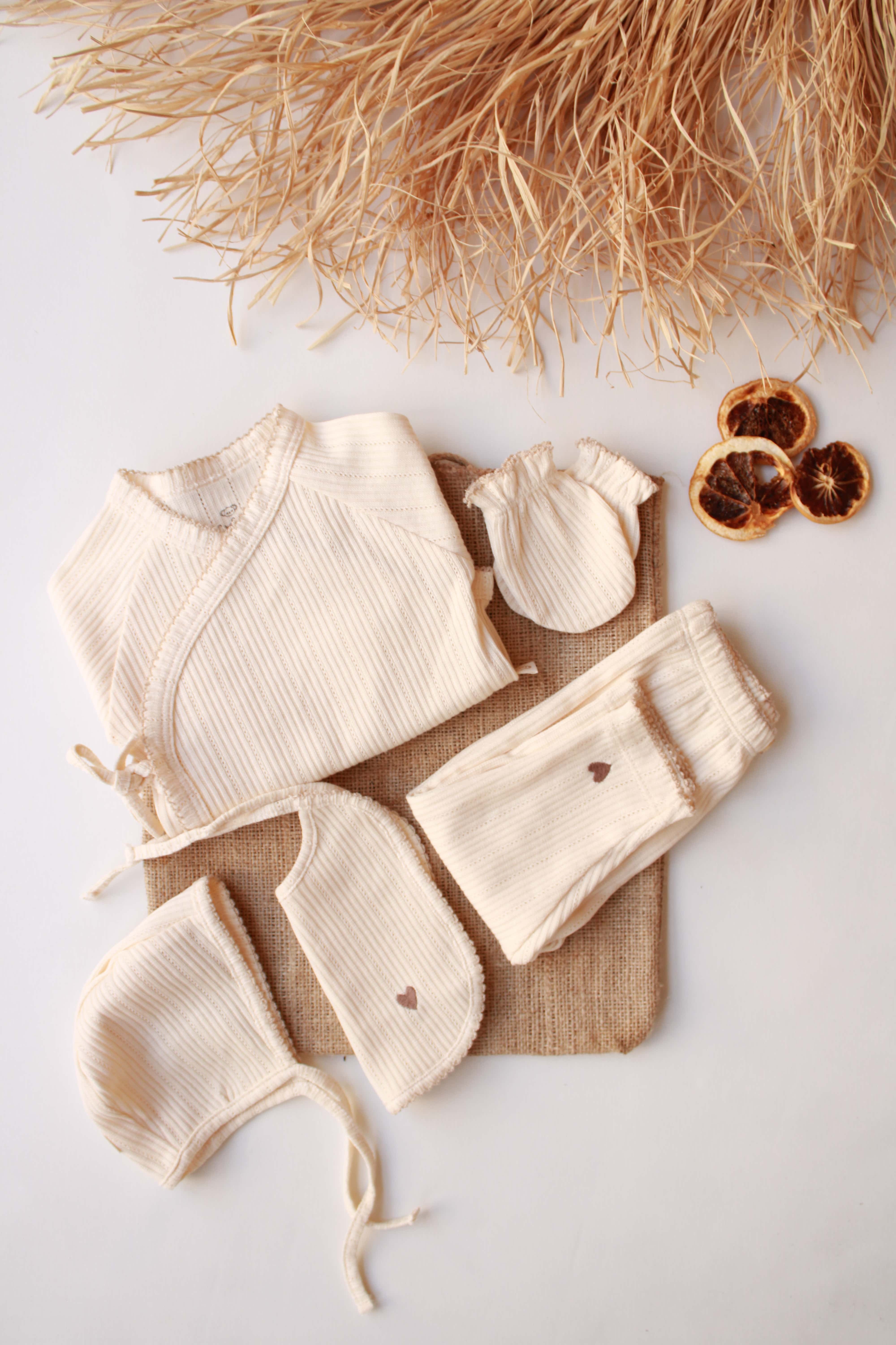 Heart design 5 piece newborn baby set, breathable cotton outfit perfect for gifting.