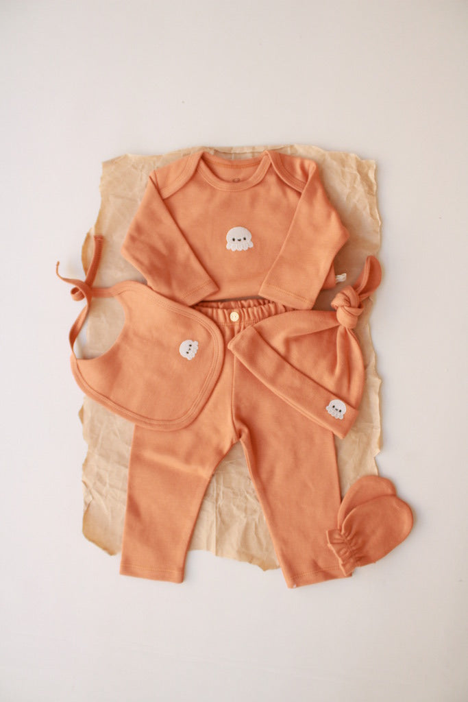 Newborn octopus themed 5 piece baby set, soft organic cotton clothing for daily use