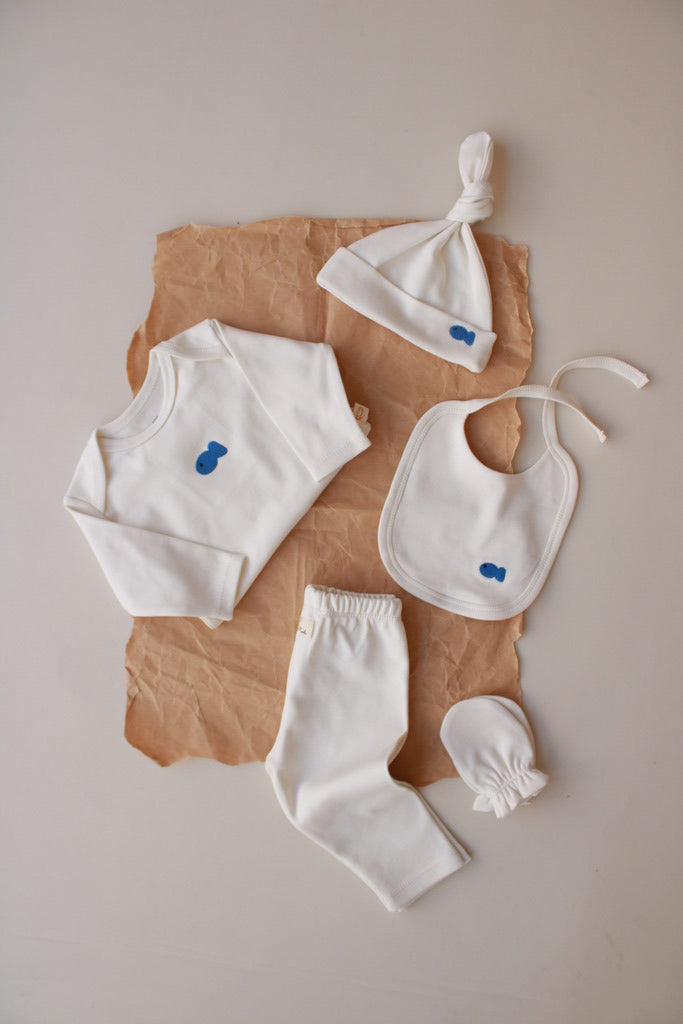 Adorable fish design 5 piece newborn set, soft cotton clothing essentials perfect for gifting.