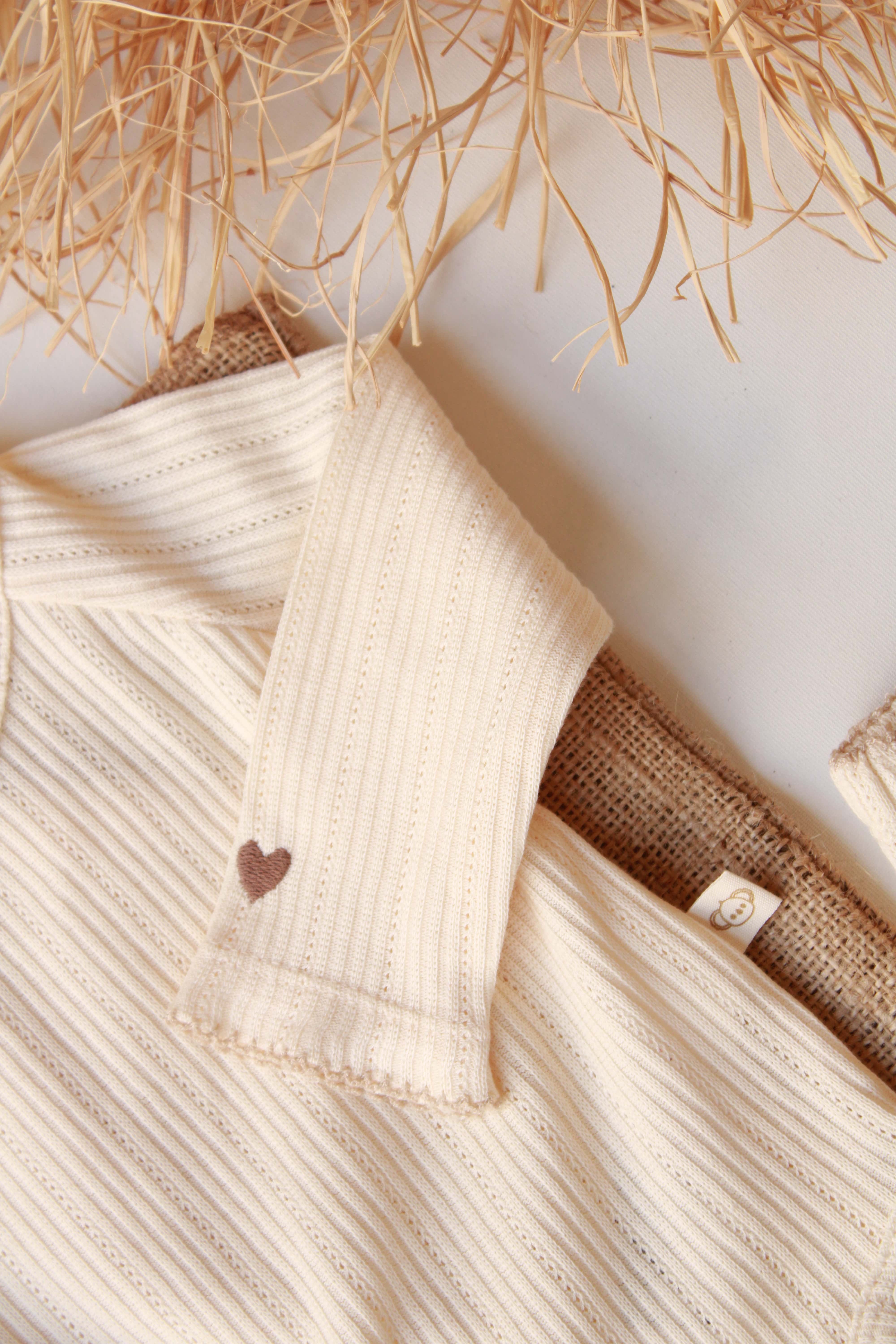 Baby girl heart patterned 5 piece clothing set, stylish infant outfit for newborn comfort.