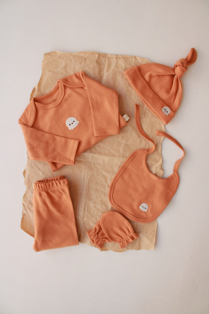 Octopus design 5 piece newborn baby set, cozy cotton clothing essentials ideal for gifting