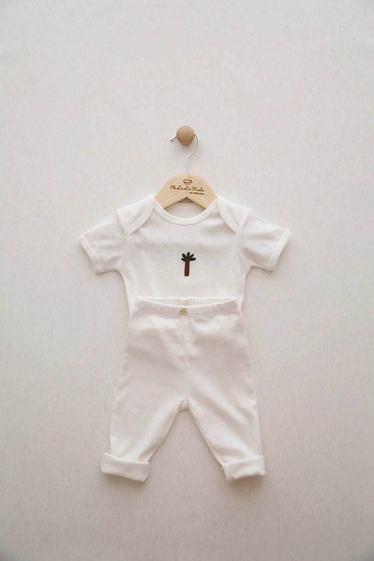 Organic cotton palm tree print 2 piece baby set, adorable unisex newborn outfit perfect for gifting.