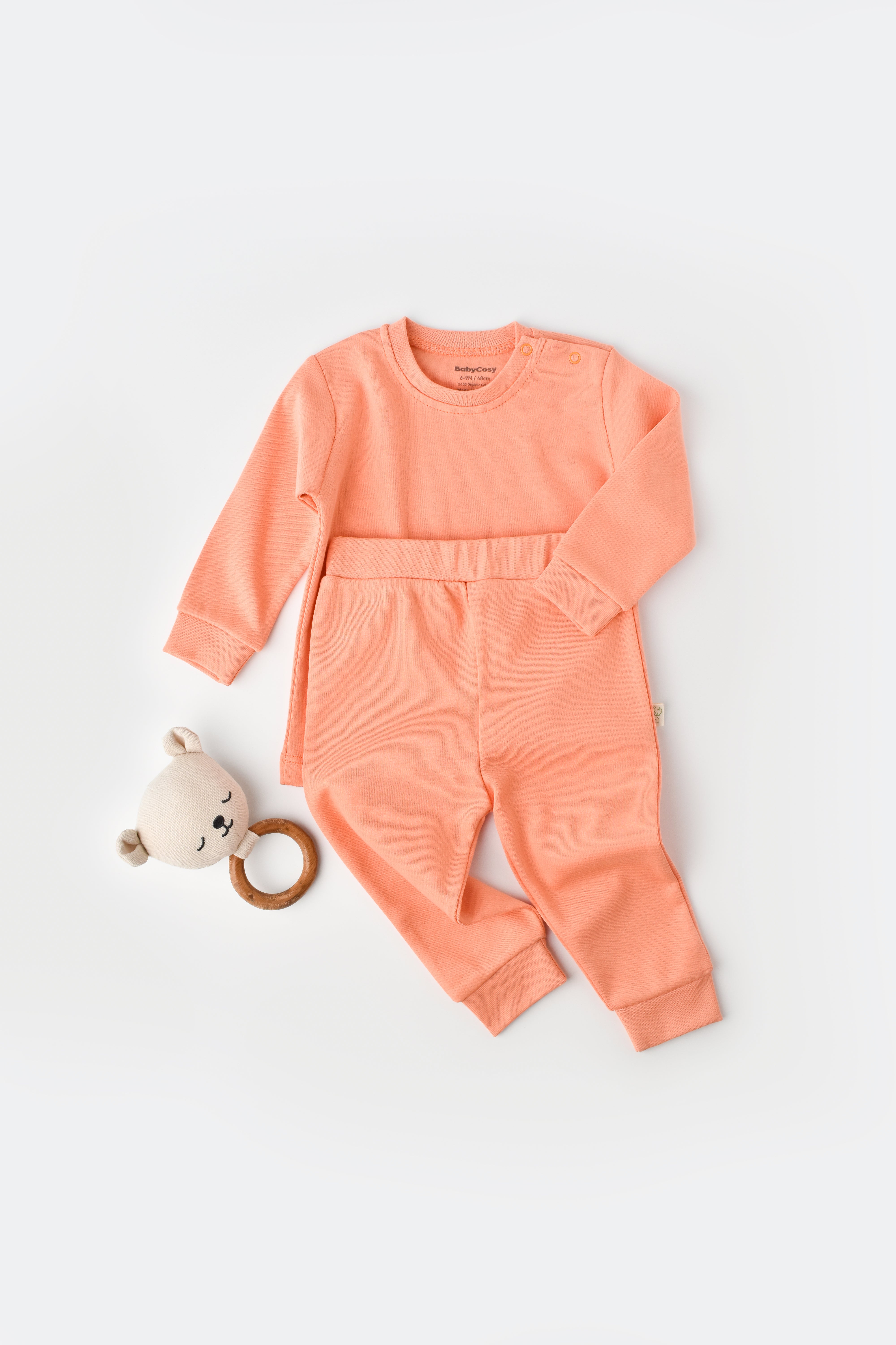Two piece baby clothing set made from 100% organic cotton, cozy and breathable outfit.